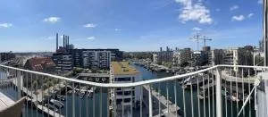 Luksuslejlighed på 7 sal med elevator, vestvendt altan og udsigt over havn og by - Vallensbæk