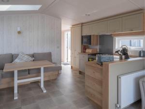 Pinewoods Lakeside Luxe no.3 - dog friendly