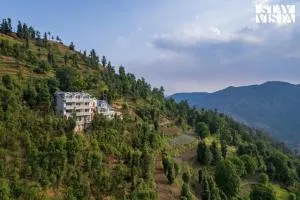 StayVista at The Mohru Estate w Heated Pool - Чейл