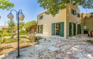 4 Bedroom Nice Home In Ragusa - Puntarazzi