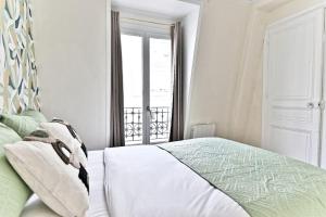 Appartement cosy face de Paris Montparnasse