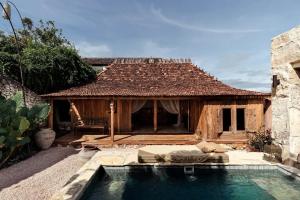 Figtree by Toraja Bambu Uluwatu at Padang Padang Beach