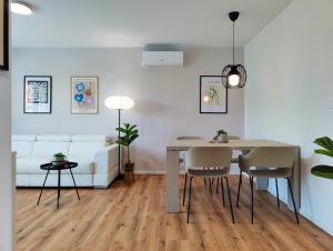 Greg's House Apartments 