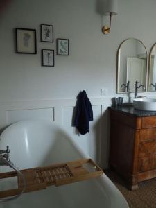 Villas Charmante Grange aux Monts d-Or : photos des chambres
