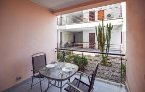 1 Bedroom Nice Apartment In Isca Marina