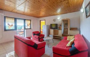 2 Bedroom Amazing Apartment In Zbandaj 
