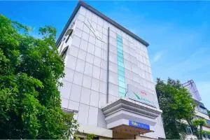 FabHotel Prime Golden Emerald - Nr St Mary's Church CNI - Yerandwane