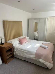 2 en suite rooms and Large Kitchen