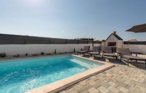 4 Bedroom Cozy Home In Poljica Brig