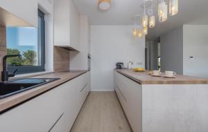 4 Bedroom Cozy Home In Poljica Brig