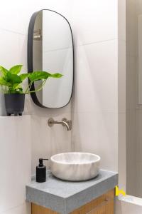 Romantic Nest with Electrical Fireplace near Acropolis