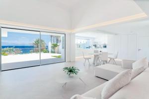 Ocean Bliss Beautiful Villa with Pool and Sea Views