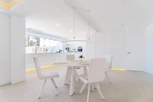 Ocean Bliss Beautiful Villa with Pool and Sea Views