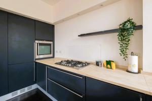 Elegant Penthouse With A View Of The Two Towers And Piazza Maggiore