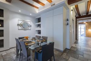 CASA FLORIT - CENTER MODERN 1BR 2Bth TERRACE WI-FI AC