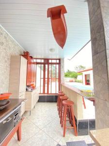 Desfrute o Paraíso com Piscina, Churrasqueira e Praia