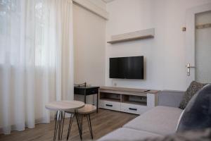 Erato Cosy Apartment by Home SH