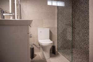 Erato Cosy Apartment by Home SH