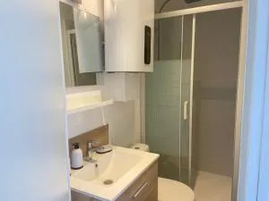 Studio terrasse avec piscine - Saint-Étienne-du-Grès