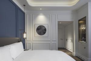 Chambre Lit King-Size Classique - Adaptée aux Personnes à Mobilité Réduite