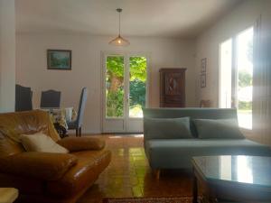 Villas L-echappee du Canal - Piscine - Cheminee - Clim - Parking prive gratuit - 8 personnes - 3 chambres - Parc : photos des chambres