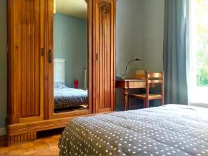 Villas L-echappee du Canal - Piscine - Cheminee - Clim - Parking prive gratuit - 8 personnes - 3 chambres - Parc : photos des chambres