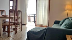 Atlantic Surfers Paradise Bajamar - Surf, Senderismo y Piscina