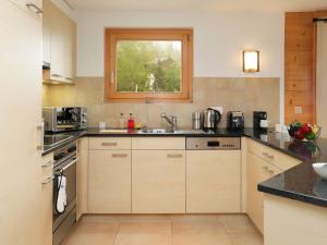 Apartment Les Mayens 3-2 by Interhome