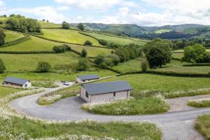 Birch Banc Retreats - Glyn-Haul, New Enc Decking