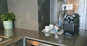Near Airport Metro 1-bdr Apartment Gympool
