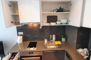 Near Airport Metro 1-bdr Apartment Gympool