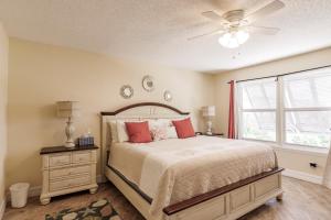 1081 PD Unwind in Our Spacious Townhome Oasis