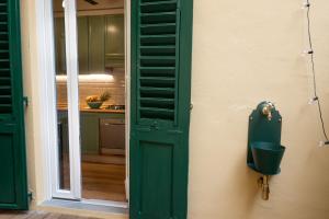 Florentine Jungle large Terrace near the station