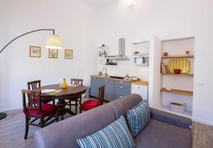 Borgo Santa Croce Apartment by Mamo Florence