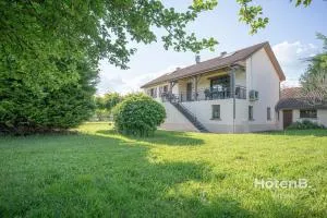 Green Oasis 5-Room Apartment with Large Garden - Saint-Léonard-de-Noblat