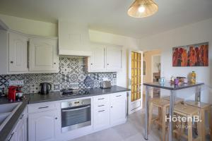 Appartements Green Oasis 5-Room Apartment with Large Garden : photos des chambres