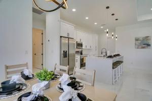 4 bedrooms Fenced yard Pool tvs inrooms