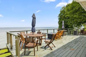 Sunset Haven - Lakeside Retreat in GOTL