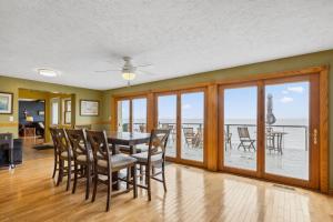 Sunset Haven - Lakeside Retreat in GOTL
