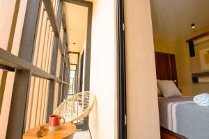 Stylish Studio Downtown with Pool Jacuzzi Gym and Parking