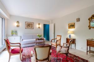 Veeve - The Garden of La Muette