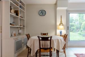 Veeve - The Garden of La Muette