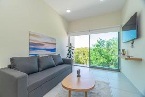 2 BD Suite with Balcony, Gym, Rooftop Pool, Hot Tub