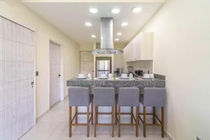 2 BD Suite with Balcony, Gym, Rooftop Pool, Hot Tub