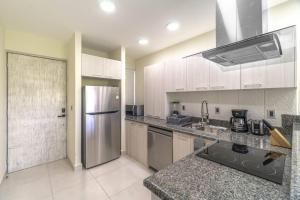 2 BD Suite with Balcony, Gym, Rooftop Pool, Hot Tub