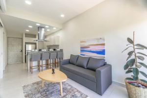 2 BD Suite with Balcony, Gym, Rooftop Pool, Hot Tub