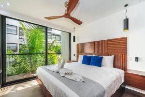 1 BD Luxury Suite with Balcony in trendy La Veleta