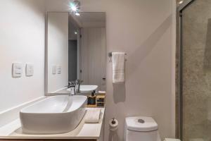 2 BD Suite with Private Balcony, Rooftop Pool, Gym