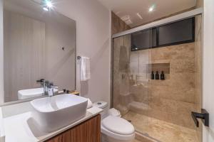 2 BD Suite with Private Balcony, Rooftop Pool, Gym