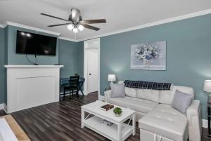 Hollywood Hideaway - 1BR 1BA